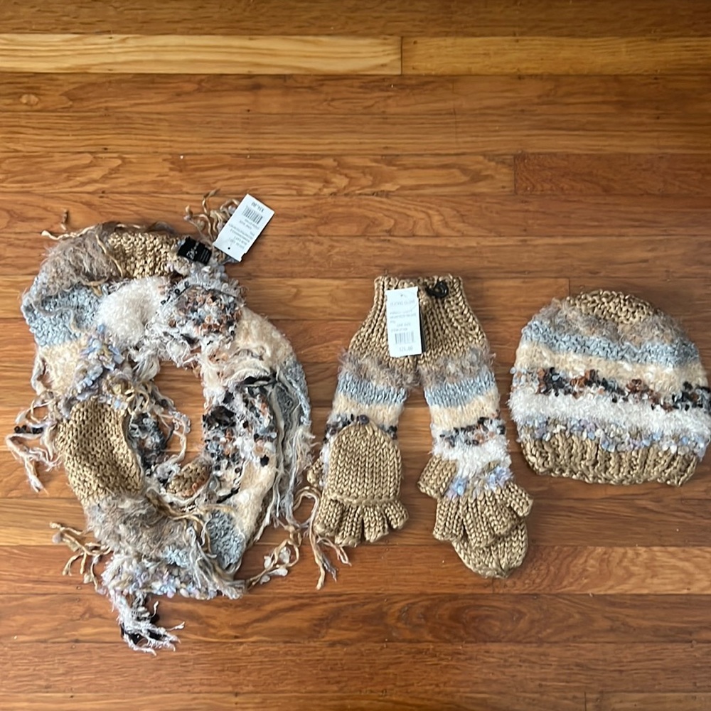 NWT SM New York winter scarf, gloves, and beanie set